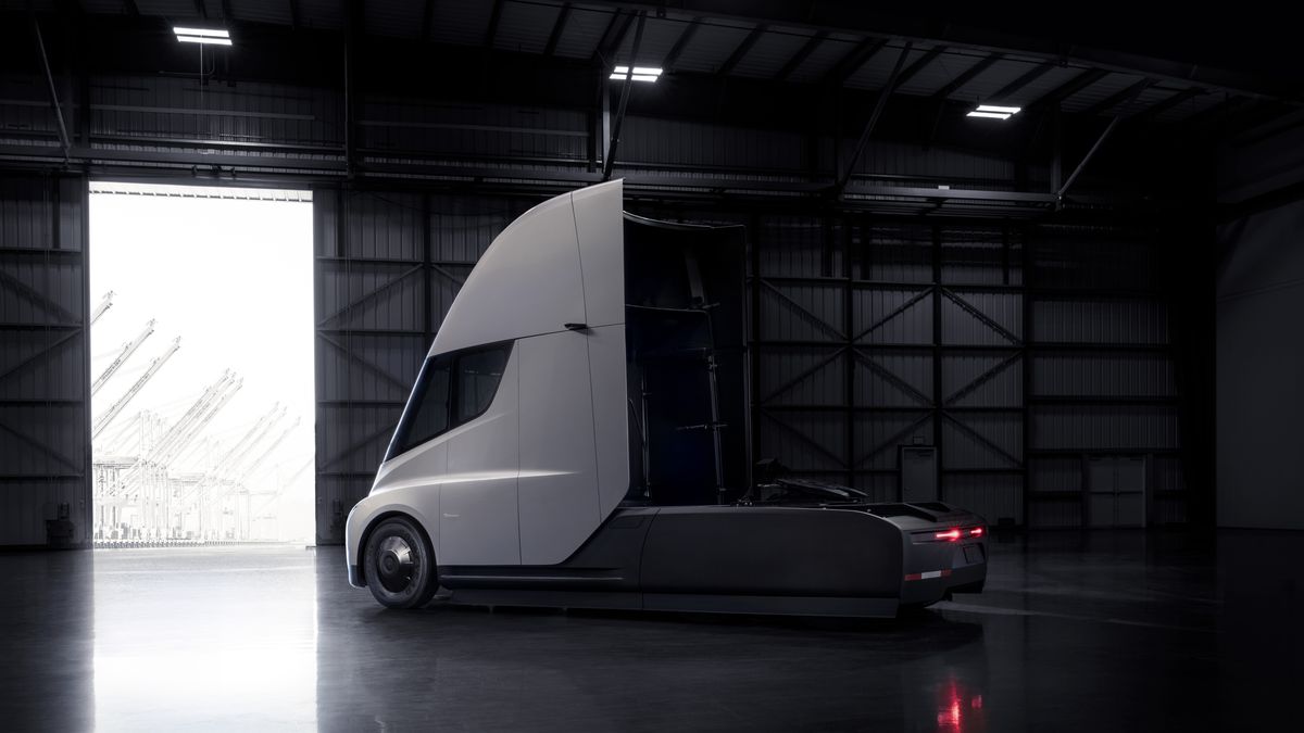 Представлена електрична вантажівка Tesla Semi Truck