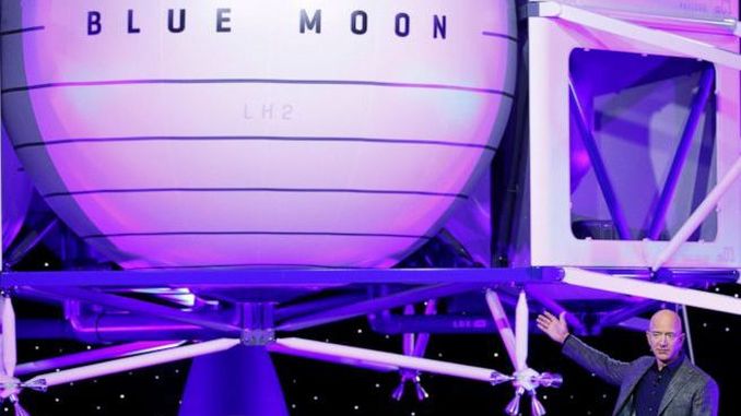 Голова Amazon представив корабель Blue Moon